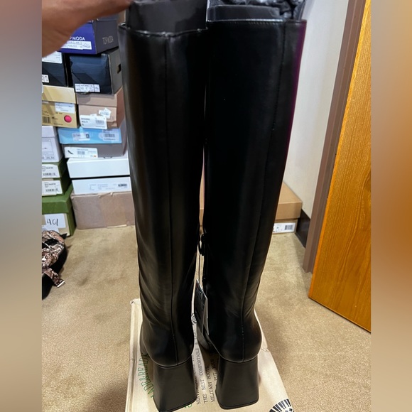 Zara Knee Length Black Heeled Boots - Picture 3 of 7